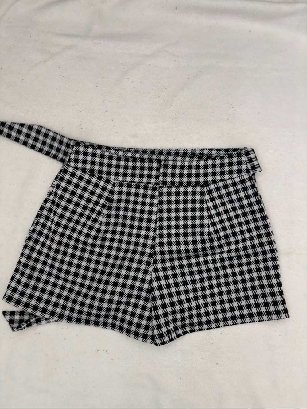 Forever 21 Black and White Houndstooth Wrap Skort